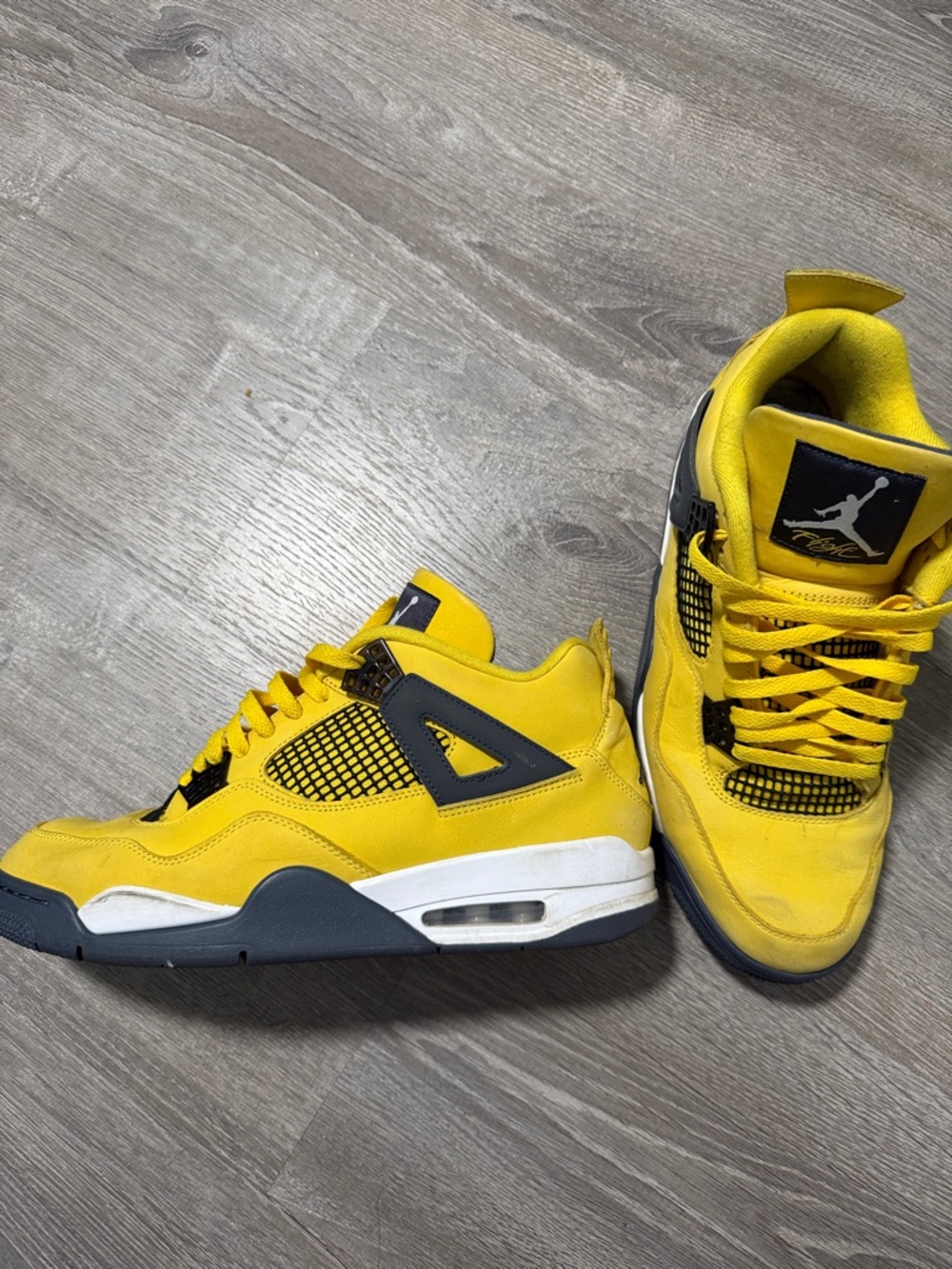 Jordan Men’s Yellow and Black Retro Basketball Sneakers